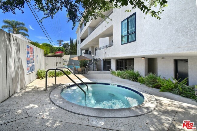 Building Photo - 4443 Ventura Canyon Ave
