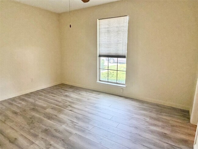 Building Photo - 17407 Chamberlain Dr