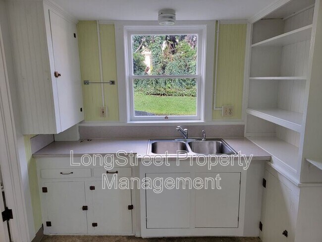 Building Photo - 218 NW 21st St