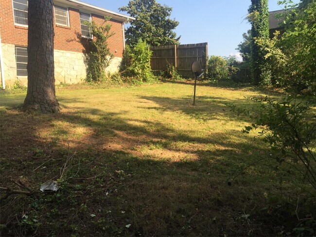 Building Photo - 2101 Wildrose Dr