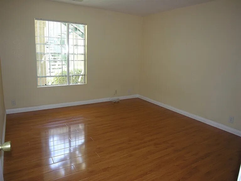 Building Photo - 10878 Aderman Ave