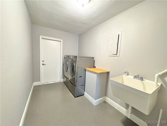 Building Photo - 1331 NW 20th Ave