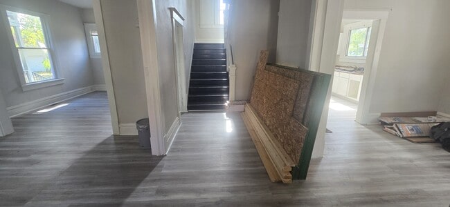 Building Photo - 915 W Main St