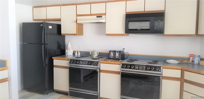 Building Photo - 2022 Merrill Ln