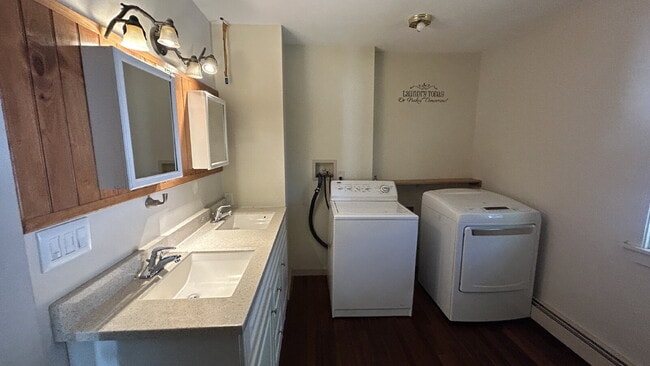Building Photo - Spacious 4-Bedroom Apartment for Rent in Sanford, ME – Heat & Hot Water Included!