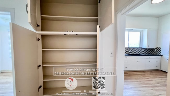 Building Photo - 1/2 Off first months Rent -4 bedroom 2 bat...