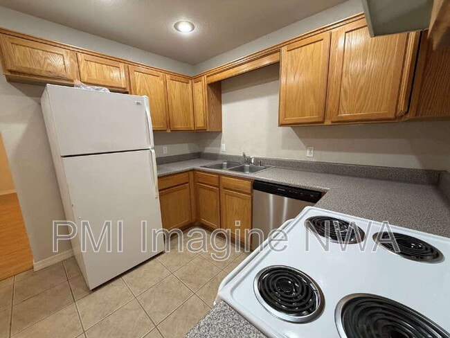 Building Photo - 111 E Rock St