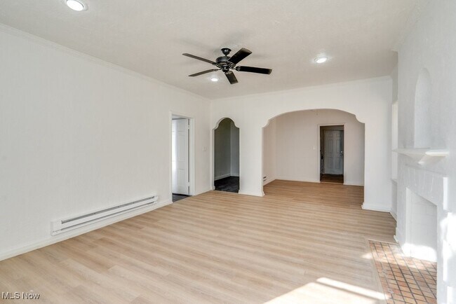 Building Photo - 2828 S Moreland Blvd