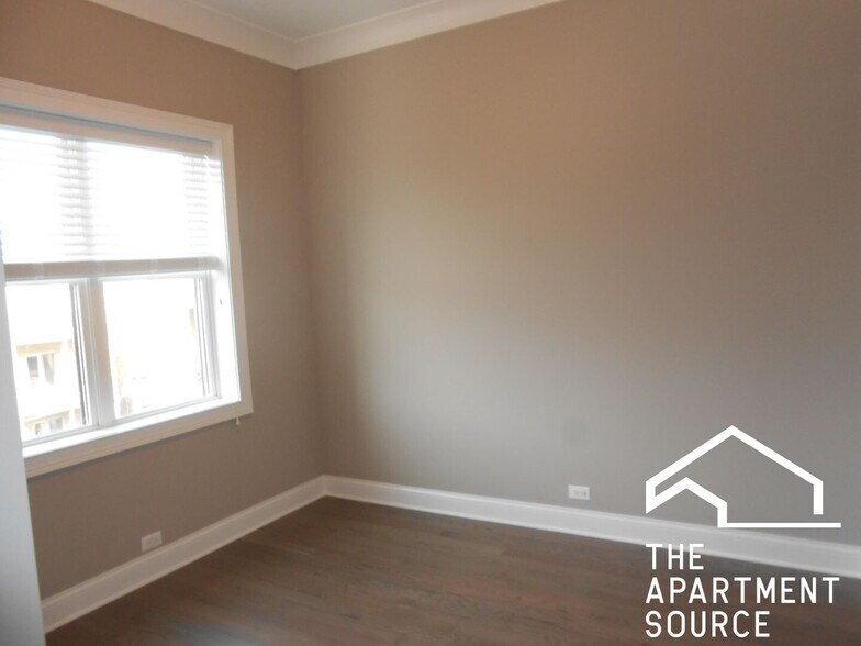 Building Photo - 882 W Lill Ave