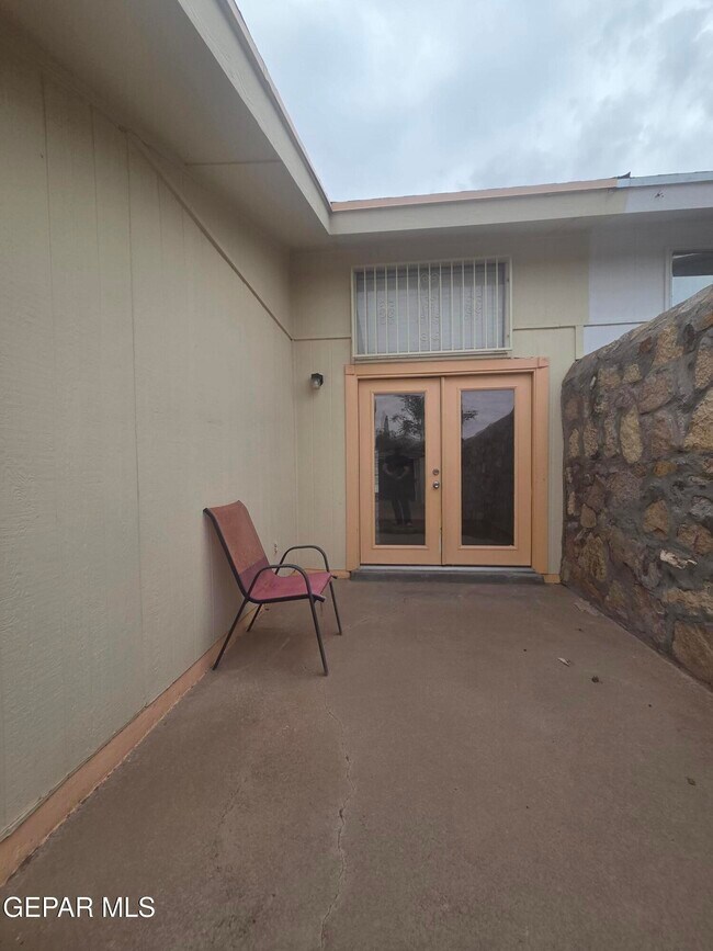 Building Photo - 10207 Silver Strand Pl