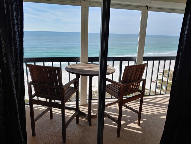 Outdoor dining on balcony - 19450 Gulf Blvd