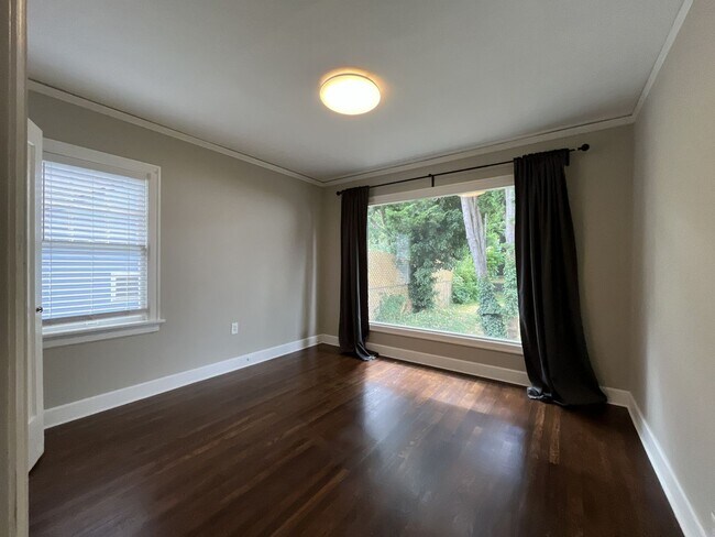 Building Photo - Stunning Rose City Park 5BD 2BA Home with Gas Fireplace Updated Finishes, Air Conditioning & Laun...
