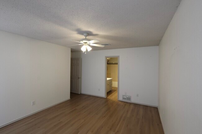 Building Photo - 811 Ironton Dr