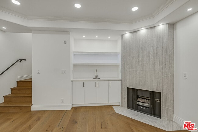 Building Photo - 342 N Palm Dr