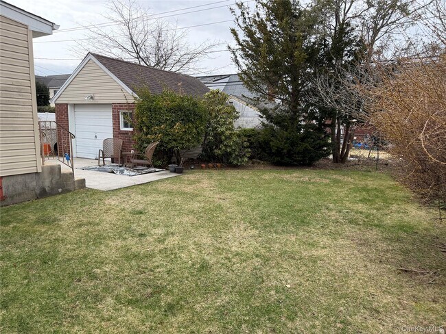 Building Photo - 222 Colonial Ave