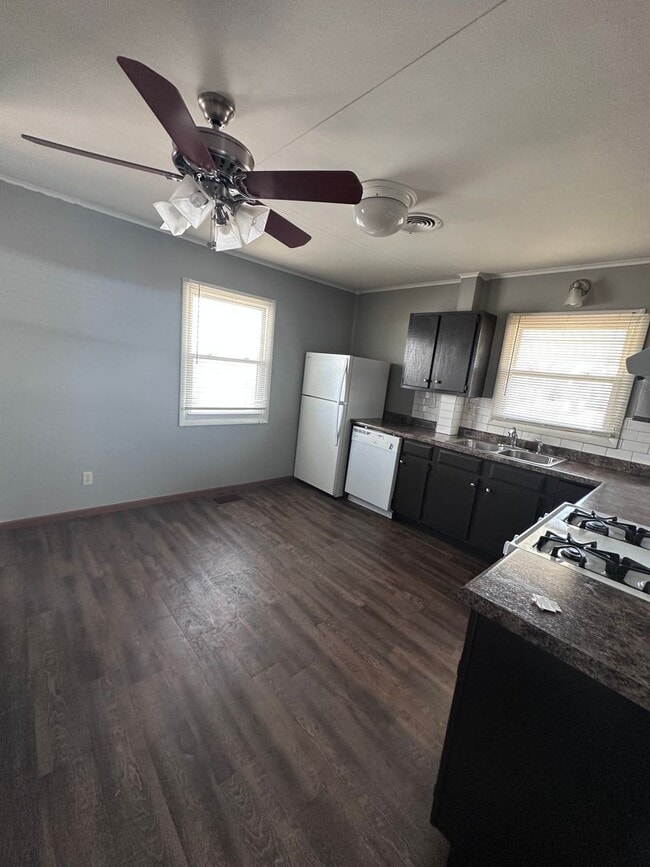 Building Photo - 3 Bedroom 1 Bath Home - Available February 2nd 2026