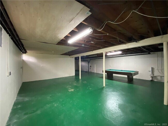 Building Photo - 56 Hallock St