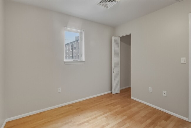 Building Photo - 350 North St