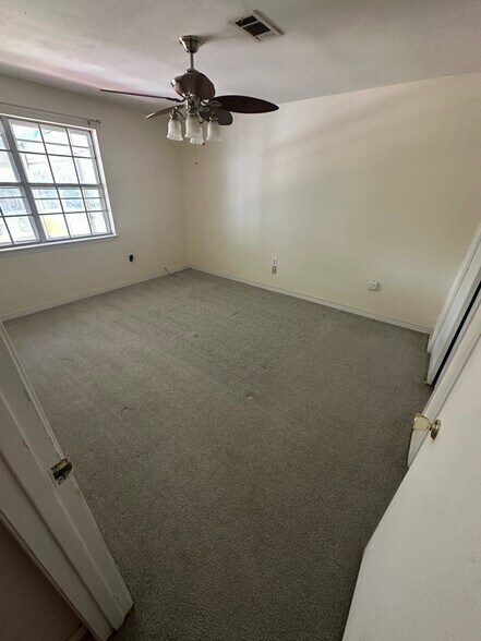 Building Photo - 5075 Shoshone Dr