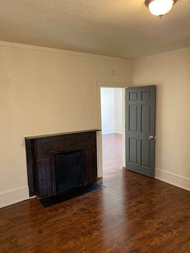 Building Photo - 645 Cullum St