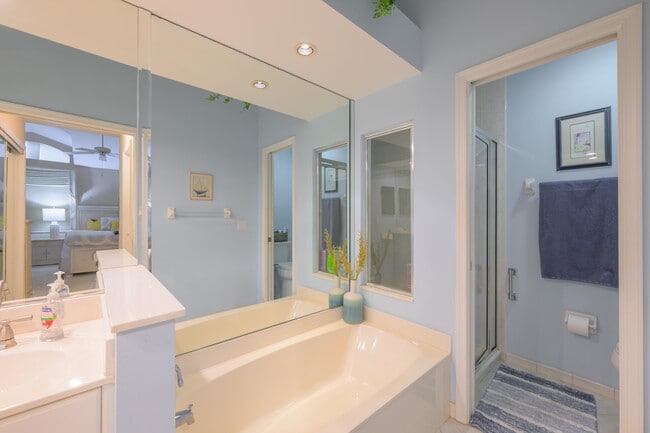 Building Photo - 4139 NE Moon River Cir