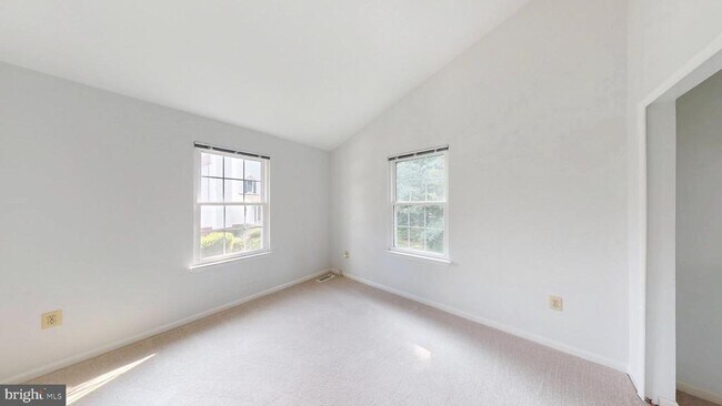Building Photo - 200 Sulgrave Ct