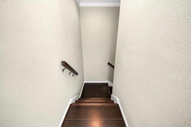 Building Photo - 1112 Bering Dr