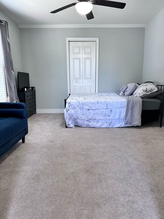 Building Photo - 304 Chisholm Trail