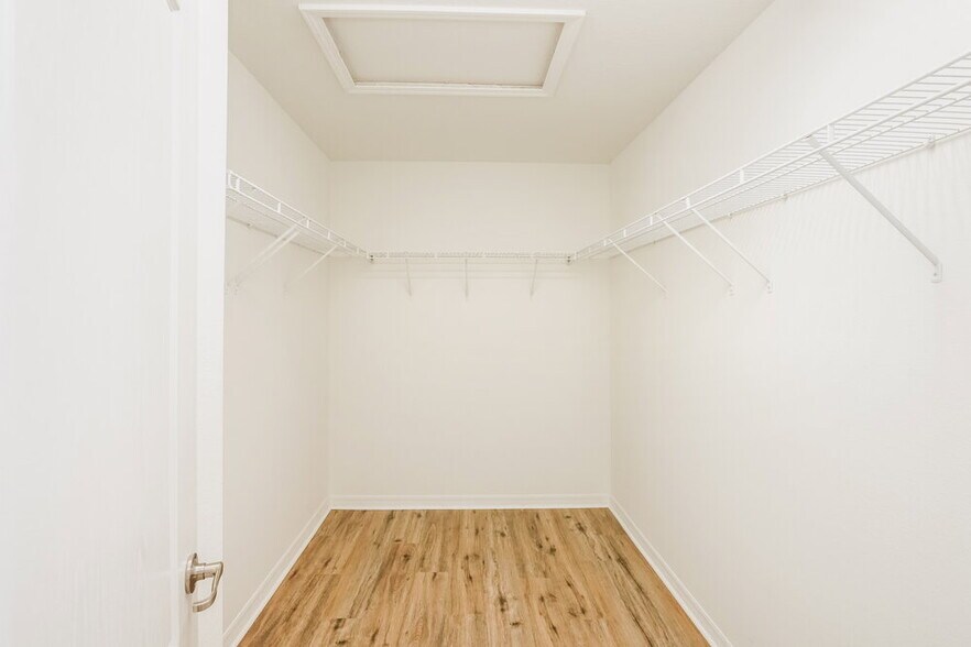 Building Photo - 9138 Savannah Grove Ln