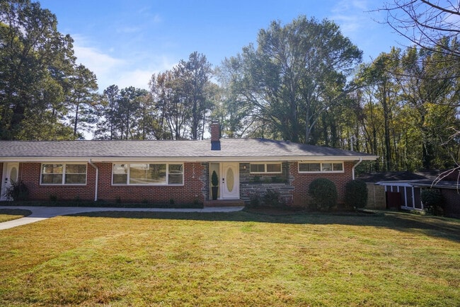 Building Photo - 2234 Edgemore Dr SE