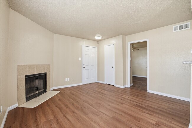 Building Photo - 2750 Holly Hall St
