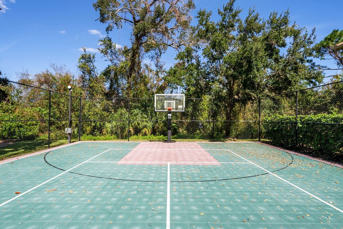 Building Photo - 8111 Santa Rosa Ct