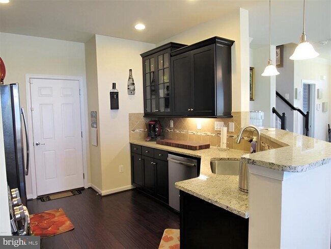 Building Photo - 42581 SUNSET Sq