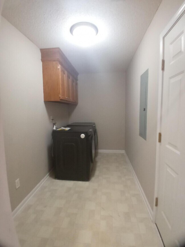 Building Photo - 3525 Drayton Dr