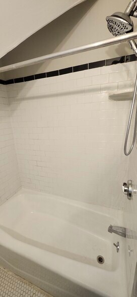 Building Photo - 396 Whalley Ave