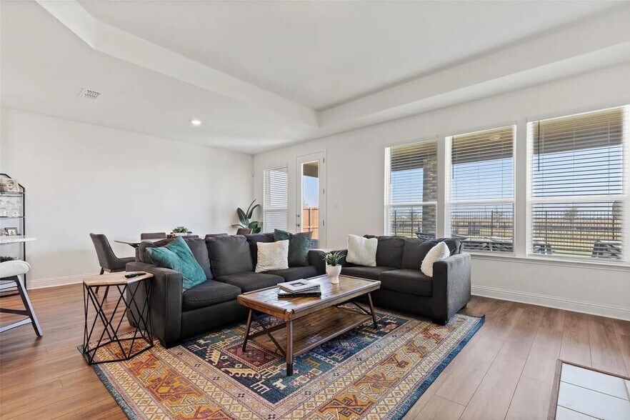 Living Room - 3600 Highland Bayou Dr