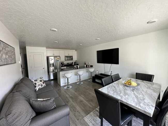 Building Photo - 8516 W Cordero Dr
