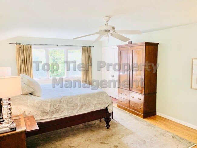 Building Photo - Stunning 4 Bed/3 Bath (plus Office), 3,230 Sqft single-family house at end of cul-de-sac and on l...