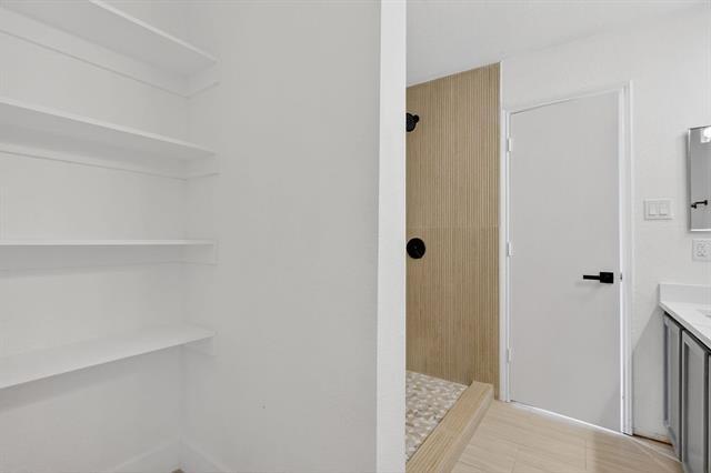 Building Photo - 4241 Meadowknoll Dr