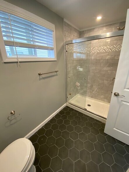 Building Photo - 102 Ashworth Plz