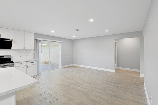 Building Photo - 7103 Lugary Dr