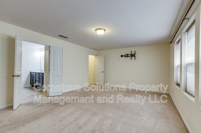 Building Photo - 203 S Dunnwood Ln