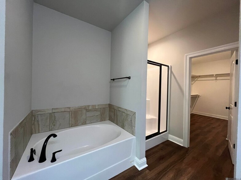 Building Photo - 1303 Hickory Creek Dr