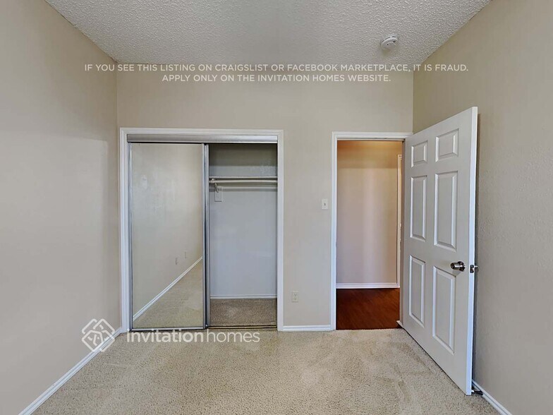 Building Photo - 2031 Crestside Dr