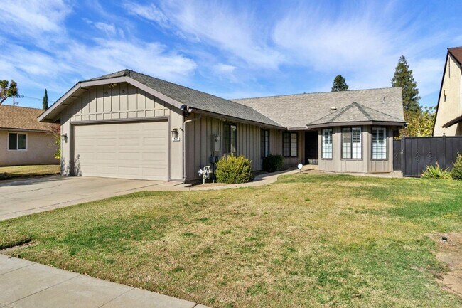 Building Photo - North Fresno 3/2