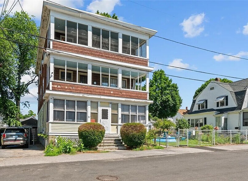 Primary Photo - 19 Redfern St