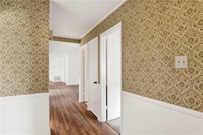 Building Photo - 6071 Highland Cir N