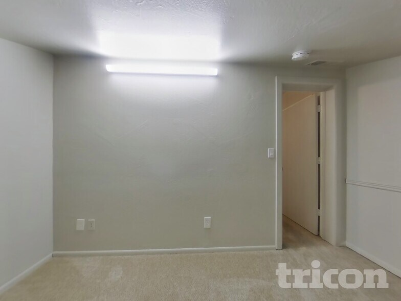 Building Photo - 2455 E Broadway Rd