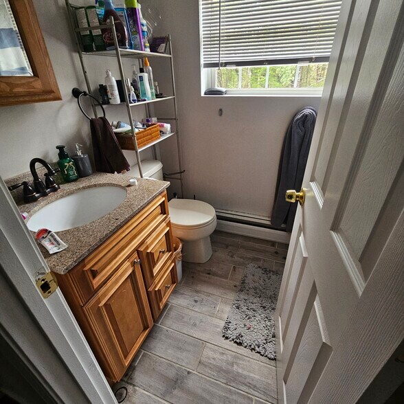 Building Photo - 137B Highrock Rd