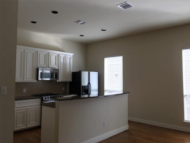 Building Photo - 4100 Blossom St